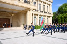 В Баку состоялась церемония официальной встречи Генерального секретаря ЦК Компартии Вьетнама (ФОТО)