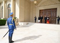В Баку состоялась церемония официальной встречи Генерального секретаря ЦК Компартии Вьетнама (ФОТО)