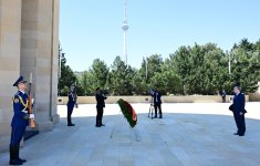 Генеральный секретарь Центрального комитета Коммунистической партии Вьетнама посетил Аллею шехидов (ФОТО)