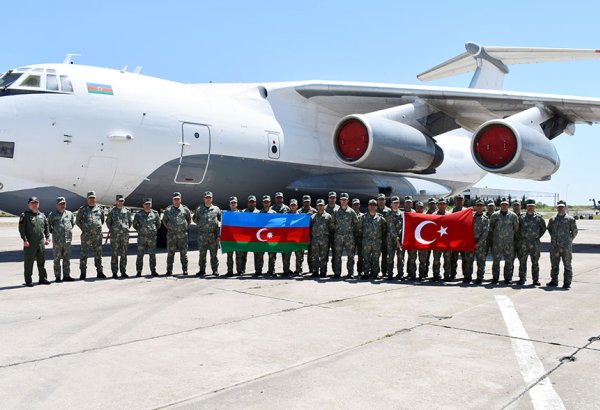 Личный состав ВВС Азербайджана, который примет участие в учениях «Anatolian Phoenix-2025», отправился в Турцию (ФОТО/ВИДЕО)