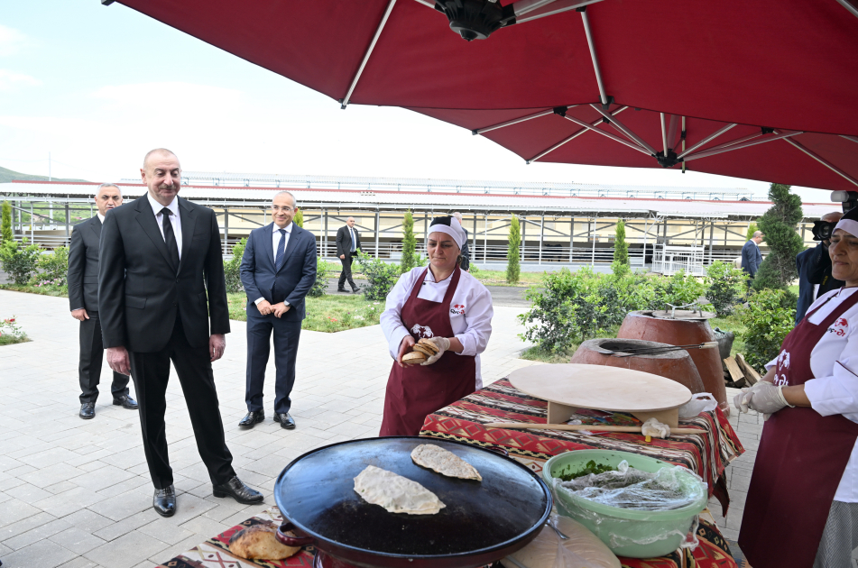 Президент Ильхам Алиев принял участие в открытии животноводческого комплекса ООО Крестьянско-фермерское хозяйство Qoç Ət на территории села Ханабад Ходжалинского района (ФОТО/ВИДЕО)