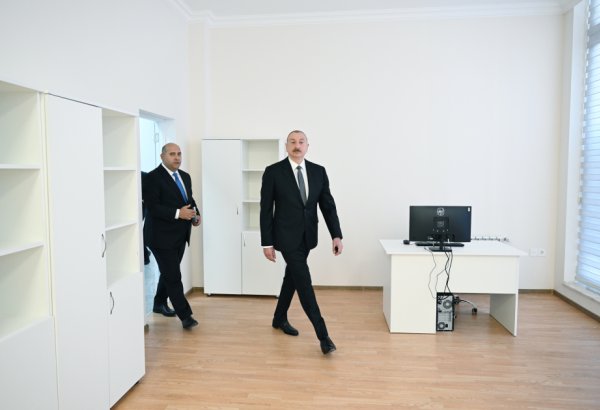 Президент Ильхам Алиев ознакомился с условиями, созданными в многофункциональном административном здании для местных исполнительных структур в селе Кенгерли Агдамского района