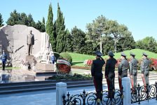 Руководство министерства обороны Азербайджана посетило Аллею почетного захоронения (ФОТО)