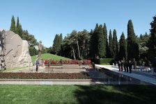 Руководство министерства обороны Азербайджана посетило Аллею почетного захоронения (ФОТО)