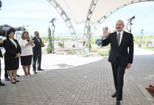 Президент Ильхам Алиев встретился с жителями, переселившимися в село Кенгерли Агдамского района, вручил им ключи от домов (ФОТО/ВИДЕО)