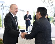 Президент Ильхам Алиев встретился с жителями, переселившимися в село Кенгерли Агдамского района, вручил им ключи от домов (ФОТО/ВИДЕО)