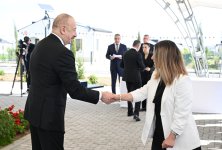 Президент Ильхам Алиев встретился с жителями, переселившимися в село Кенгерли Агдамского района, вручил им ключи от домов (ФОТО/ВИДЕО)