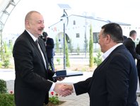 Президент Ильхам Алиев встретился с жителями, переселившимися в село Кенгерли Агдамского района, вручил им ключи от домов (ФОТО/ВИДЕО)