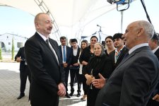 Президент Ильхам Алиев встретился с жителями, переселившимися в село Кенгерли Агдамского района, вручил им ключи от домов (ФОТО/ВИДЕО)