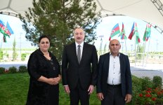Президент Ильхам Алиев встретился с жителями, переселившимися в село Кенгерли Агдамского района, вручил им ключи от домов (ФОТО/ВИДЕО)