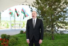 Президент Ильхам Алиев встретился с жителями, переселившимися в село Кенгерли Агдамского района, вручил им ключи от домов (ФОТО/ВИДЕО)