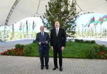 Президент Ильхам Алиев встретился с жителями, переселившимися в село Кенгерли Агдамского района, вручил им ключи от домов (ФОТО/ВИДЕО)
