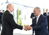 Президент Ильхам Алиев встретился с жителями, переселившимися в село Кенгерли Агдамского района, вручил им ключи от домов (ФОТО/ВИДЕО)