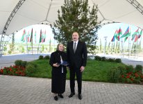 Президент Ильхам Алиев встретился с жителями, переселившимися в село Кенгерли Агдамского района, вручил им ключи от домов (ФОТО/ВИДЕО)