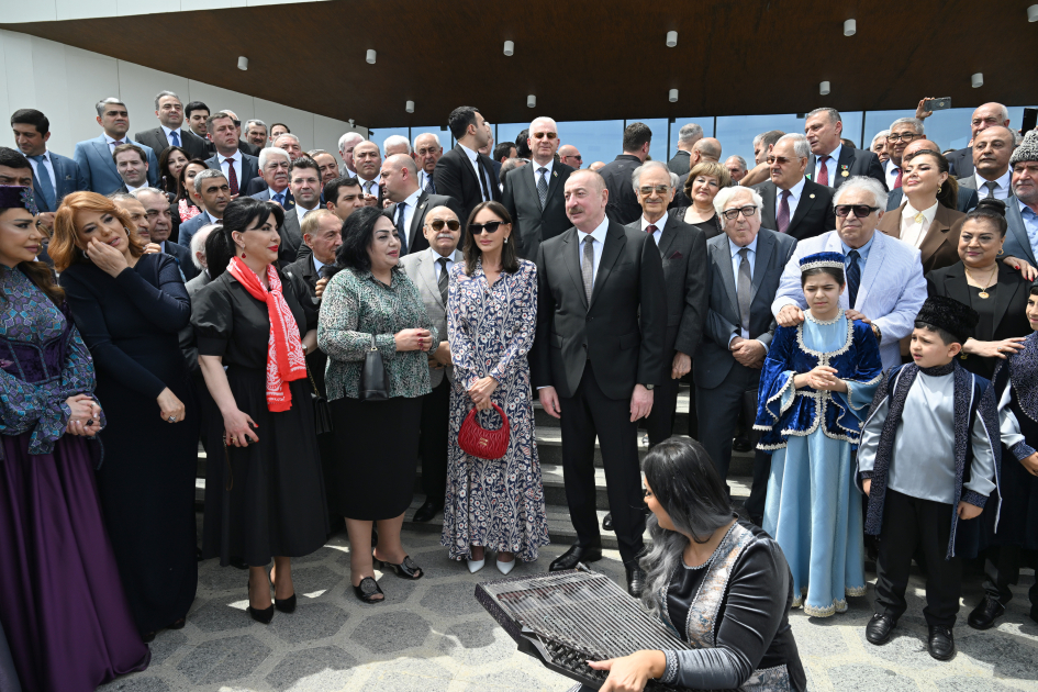 “Qarabağ, can Qarabağ, ana yurdum!” - интересные кадры из поездки Президента Ильхама Алиева в Агдам (ВИДЕО)