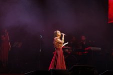 Говорящая со слушателем языком сердца! Машина времени Севды Алекперзаде от 90-х до современности (ФОТО)