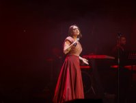 Говорящая со слушателем языком сердца! Машина времени Севды Алекперзаде от 90-х до современности (ФОТО)