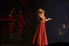 Говорящая со слушателем языком сердца! Машина времени Севды Алекперзаде от 90-х до современности (ФОТО)
