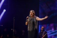 Говорящая со слушателем языком сердца! Машина времени Севды Алекперзаде от 90-х до современности (ФОТО)