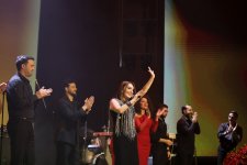 Говорящая со слушателем языком сердца! Машина времени Севды Алекперзаде от 90-х до современности (ФОТО)
