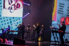 Говорящая со слушателем языком сердца! Машина времени Севды Алекперзаде от 90-х до современности (ФОТО)
