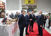 Президент Ильхам Алиев ознакомился с выставками InterFood Azerbaijan и Caspian Agro (ФОТО)
