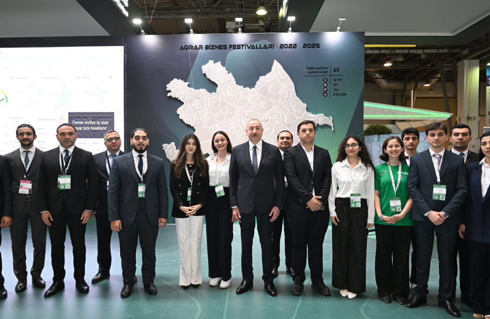 Президент Ильхам Алиев ознакомился с выставками InterFood Azerbaijan и Caspian Agro (ФОТО)