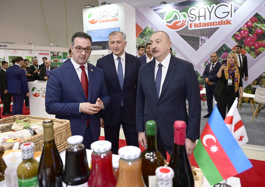 Президент Ильхам Алиев ознакомился с выставками InterFood Azerbaijan и Caspian Agro (ФОТО)