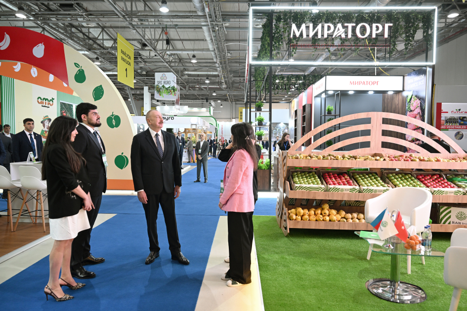 Президент Ильхам Алиев ознакомился с выставками InterFood Azerbaijan и Caspian Agro (ФОТО)