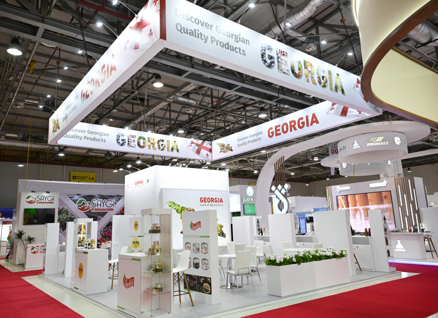 Президент Ильхам Алиев ознакомился с выставками InterFood Azerbaijan и Caspian Agro (ФОТО)