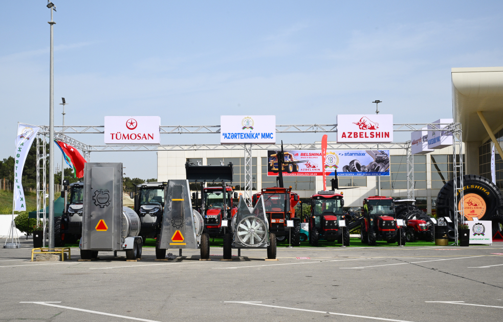 Президент Ильхам Алиев ознакомился с выставками InterFood Azerbaijan и Caspian Agro (ФОТО)