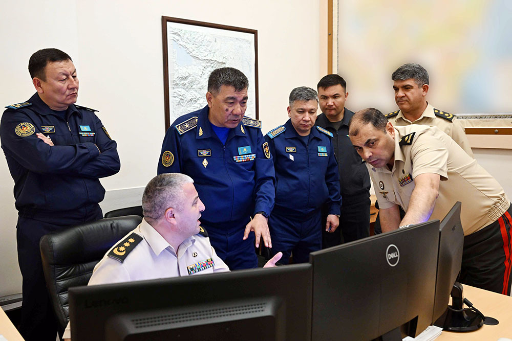 Азербайджан и Казахстан обсудили развитие двустороннего военного сотрудничества (ФОТО)