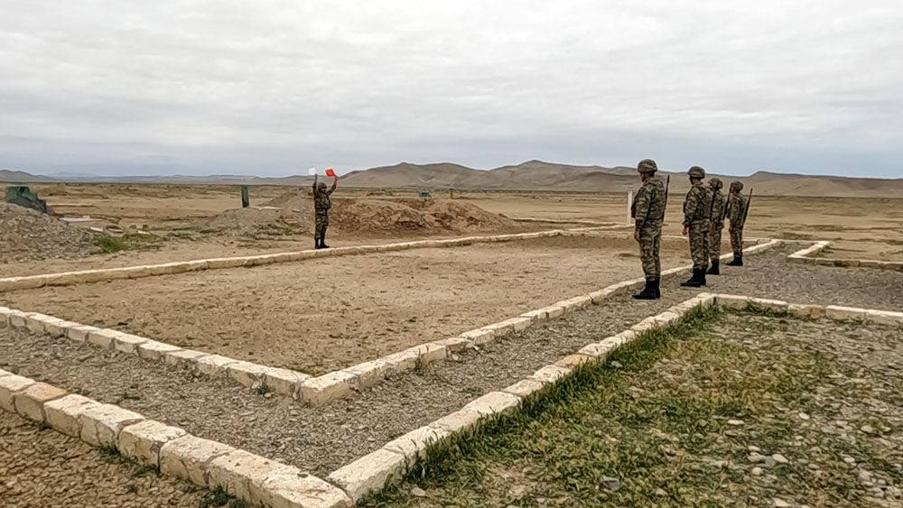 В Азербайджане проводятся практические занятия с военнообязанными (ФОТО)