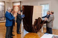 Впервые в Молдове состоялось открытие выставки ковров ОАО «Азерхалча» под названием «Гармония красоты. Непреходящая изысканность азербайджанских ковров» (ФОТО)
