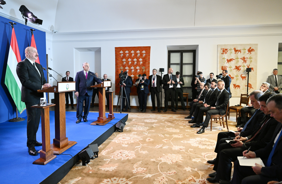 Президент Ильхам Алиев и премьер-министр Виктор Орбан выступили с заявлениями для прессы (ФОТО)