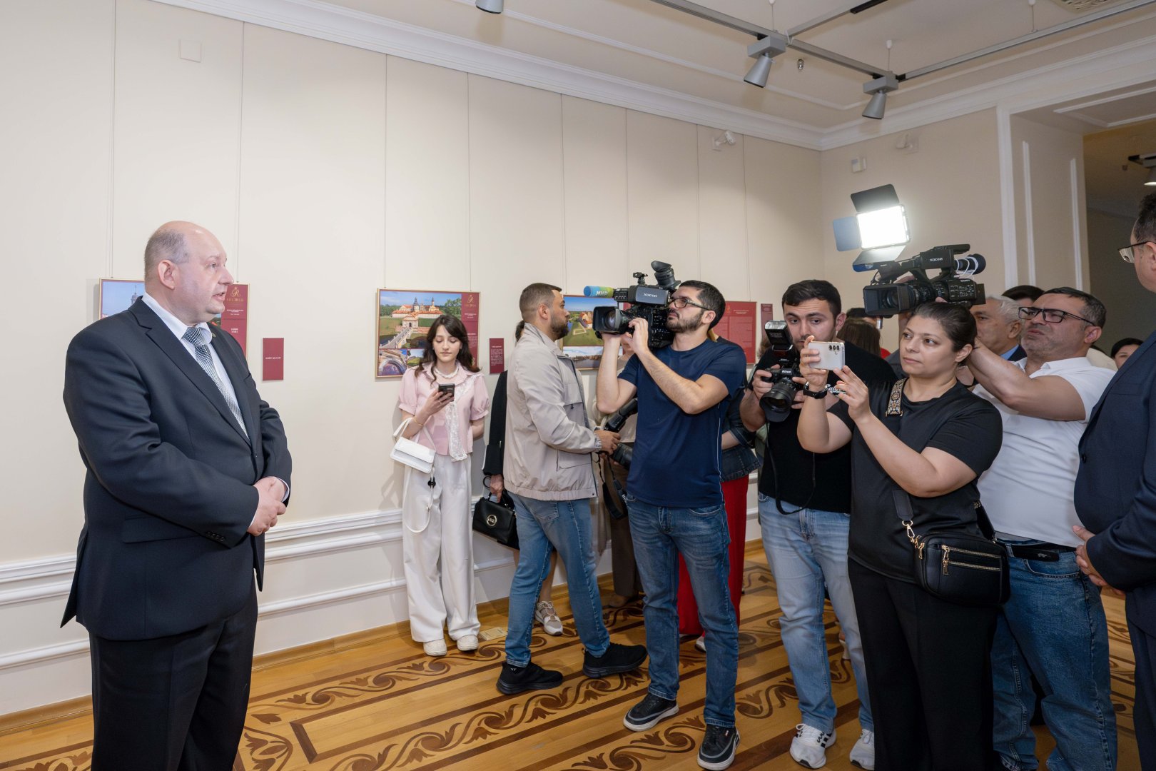 Из Беларуси в Азербайджан с любовью: Несвиж - наследие мировой культуры  (ФОТО)