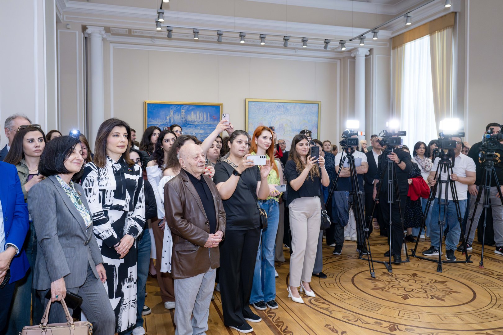 Из Беларуси в Азербайджан с любовью: Несвиж - наследие мировой культуры  (ФОТО)