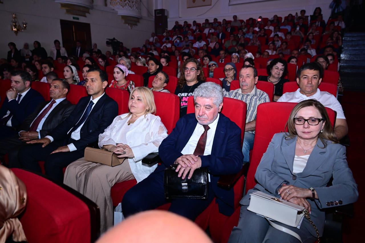 В Таджикистане проходят Дни культуры Азербайджана:  красочная выставка и гала-концерт (ФОТО)
