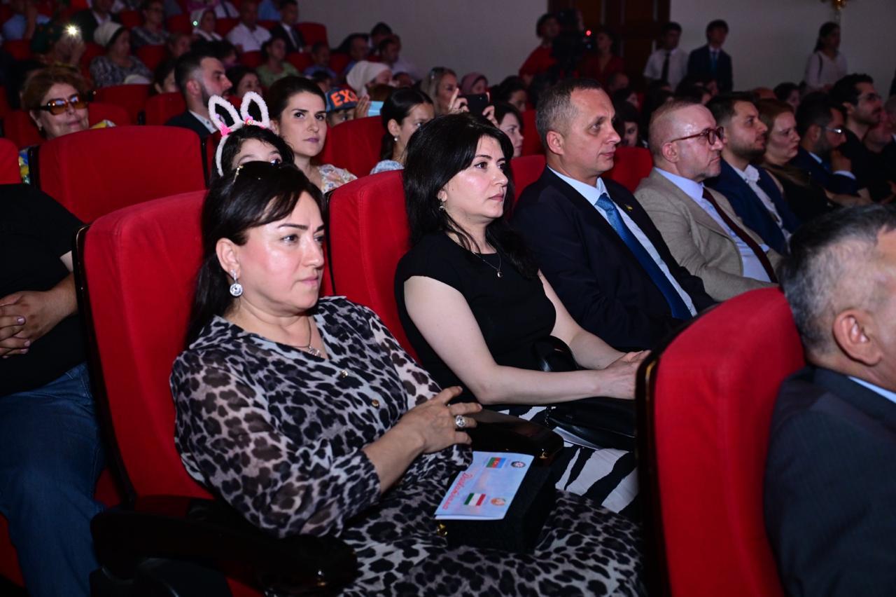 В Таджикистане проходят Дни культуры Азербайджана:  красочная выставка и гала-концерт (ФОТО)