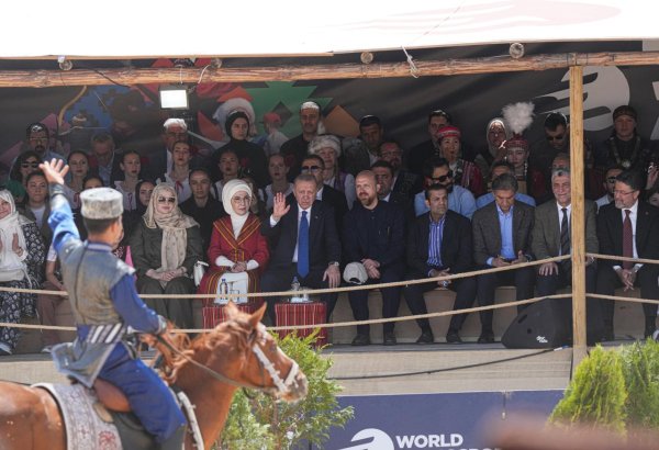 Recep Tayyip Erdogan and his spouse watch performance of Azerbaijani participants at Ethnosport and Culture Festival (PHOTO)