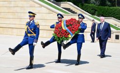Министр иностранных дел Украины посетил в Баку Парк Победы и Шехидляр хиябаны (ФОТО)