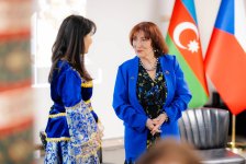 Странствующий паломник с живым воплощением душ: Германия - Чехия - Азербайджан (ФОТО)