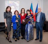 Странствующий паломник с живым воплощением душ: Германия - Чехия - Азербайджан (ФОТО)