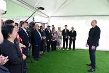 Президент Ильхам Алиев встретился с жителями, переселившимися в село Бейлик Лачинского района, вручил им ключи от домов (ФОТО/ВИДЕО)