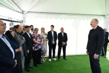 Президент Ильхам Алиев встретился с жителями, переселившимися в село Бейлик Лачинского района, вручил им ключи от домов (ФОТО/ВИДЕО)