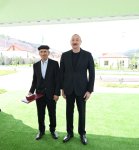 Президент Ильхам Алиев встретился с жителями, переселившимися в село Бейлик Лачинского района, вручил им ключи от домов (ФОТО/ВИДЕО)