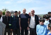 Президент Ильхам Алиев встретился с жителями в городе Лачин (ФОТО/ВИДЕО)