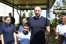 Президент Ильхам Алиев встретился с жителями в городе Лачин (ФОТО/ВИДЕО)