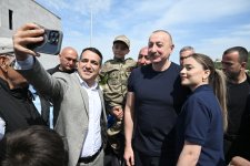Президент Ильхам Алиев встретился с жителями в городе Лачин (ФОТО/ВИДЕО)