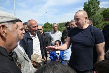 Президент Ильхам Алиев встретился с жителями в городе Лачин (ФОТО/ВИДЕО)